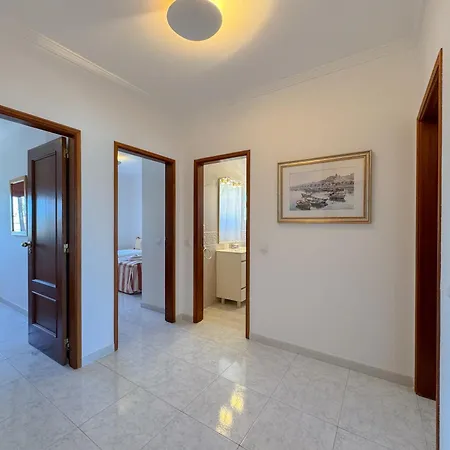 Lejlighed Spacious Flat With Breathtaking Views #1930 *