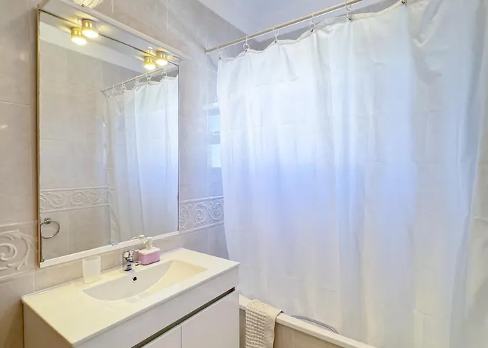 Spacious Flat With Breathtaking Views #1930 公寓